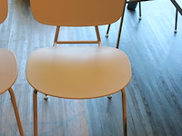 Vier design stoelen tondina by favaretto/partners for infiniti. let op: onderdeel van combinatiekavel c082. onderdeel van combinatiekavel combinatiekavel van 10 design stoelen tondina by favaretto/partners for infiniti w.v. 2 met armleuningen. kavels c008, c080 en c081 - afbeelding 2 van  3
