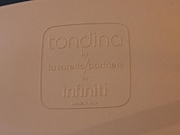Vier design stoelen tondina by favaretto/partners for infiniti. let op: onderdeel van combinatiekavel c082. onderdeel van combinatiekavel combinatiekavel van 10 design stoelen tondina by favaretto/partners for infiniti w.v. 2 met armleuningen. kavels c008, c080 en c081 - afbeelding 3 van  3