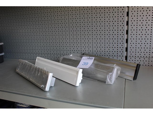 Vier diverse inbouwbrievenbussen. - afbeelding 1 van  3