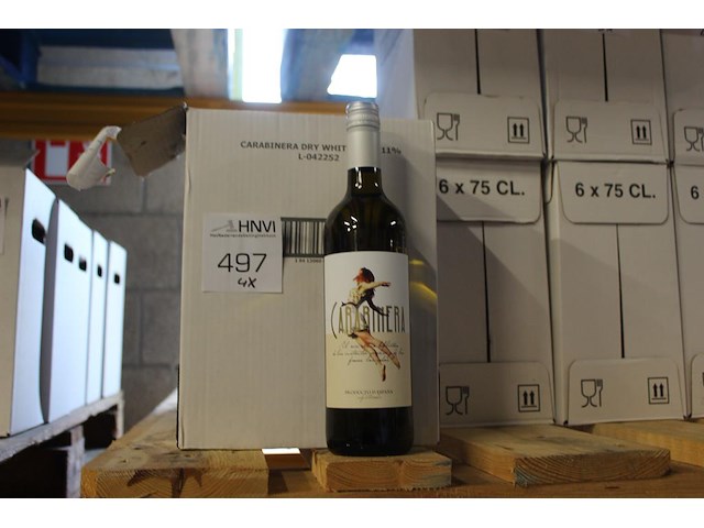 Vier dozen droge witte wijn carabinera. 24 flessen. - afbeelding 1 van  2