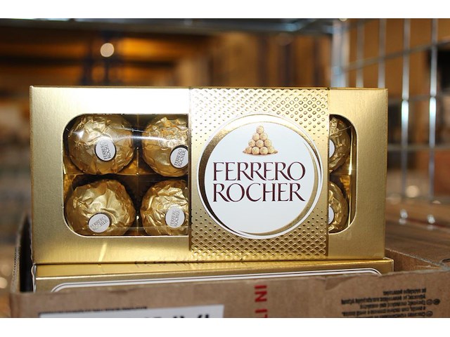 Vier dozen ferrero rocher. 32x 8 stuks. - afbeelding 1 van  4