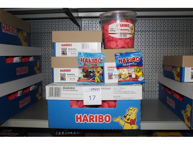 Vier dozen haribo w.o. kindermix, starmix en schuimaardbeien. tht 06-08-2026. - afbeelding 1 van  2