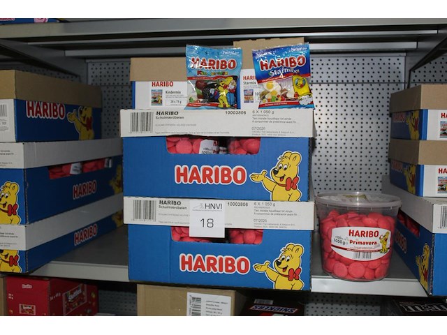 Vier dozen haribo w.o. kindermix, starmix en schuimaardbeien. tht 06-08-2026. - afbeelding 1 van  2