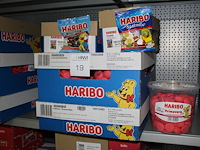 Vier dozen haribo w.o. kindermix, starmix, kikkers en schuimaardbeien. tht 06-08-2026.