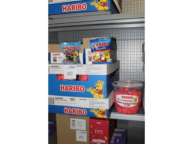 Vier dozen haribo w.o. kindermix, starmix, kikkers en schuimaardbeien. tht 06-08-2026. - afbeelding 2 van  2