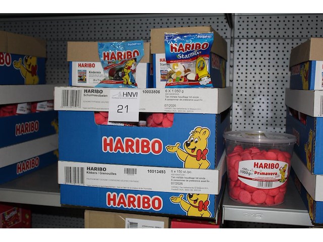 Vier dozen haribo w.o. kindermix, starmix, kikkers en schuimaardbeien. tht 06-08-2026. - afbeelding 1 van  2