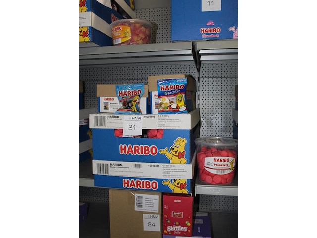 Vier dozen haribo w.o. kindermix, starmix, kikkers en schuimaardbeien. tht 06-08-2026. - afbeelding 2 van  2