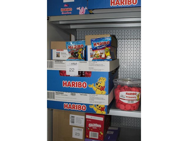 Vier dozen haribo w.o. kindermix, starmix, kikkers en schuimaardbeien. tht 06-08-2026. - afbeelding 2 van  2