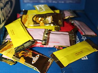 Vier dozen met koekjes mengelmoes. 150 stuks per doos. tht 8/11-2026. - afbeelding 3 van  3