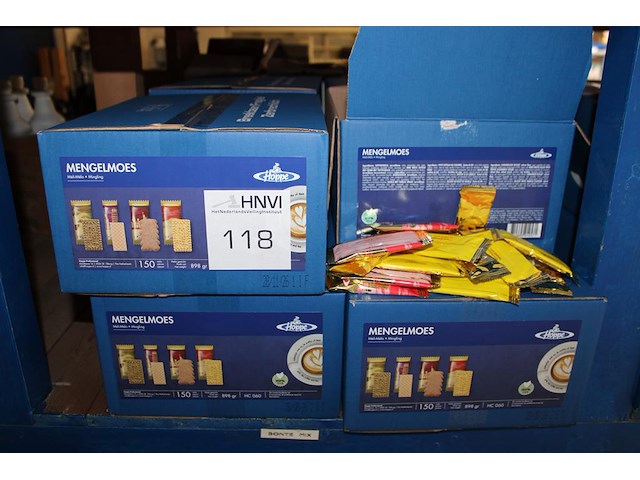 Vier dozen met koekjes mengelmoes. 150 stuks per doos. tht 8/11-2026. - afbeelding 1 van  2