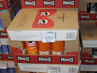 Vier dozen pringles paprika. 76 bussen. - afbeelding 1 van  2