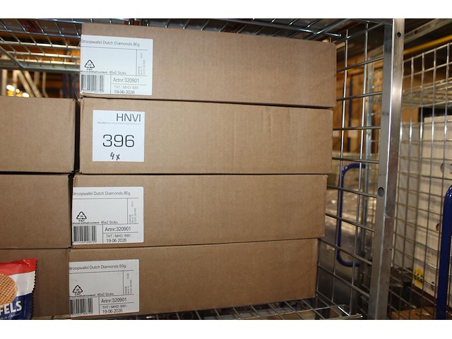 Vier dozen stroopwafels dutch diamonds. 180x2 stuks. tht 6-26. - afbeelding 1 van  2