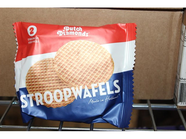 Vier dozen stroopwafels dutch diamonds. 180x2 stuks. tht 6-26. - afbeelding 2 van  2