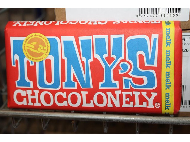 Vier dozen tony's chocolonely. 60 stuks melkchocolade. - afbeelding 1 van  2
