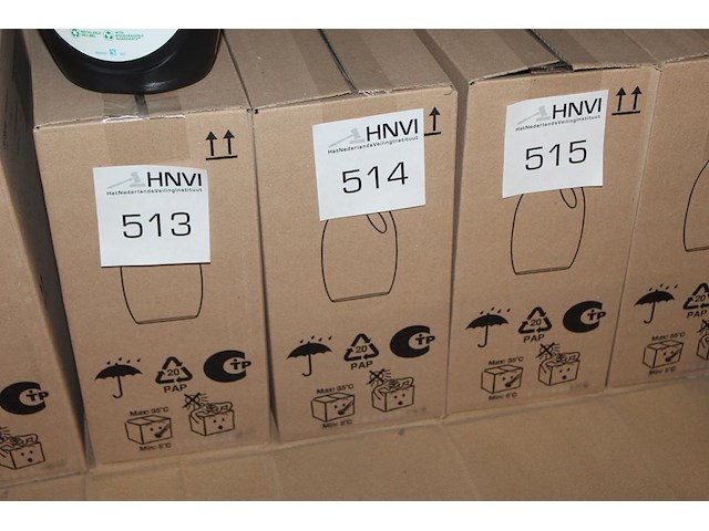 Vier flacons ariel revita black 0,75l. - afbeelding 2 van  2