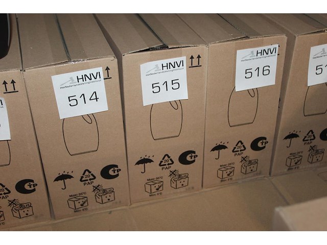 Vier flacons ariel revita black 0,75l. - afbeelding 2 van  2