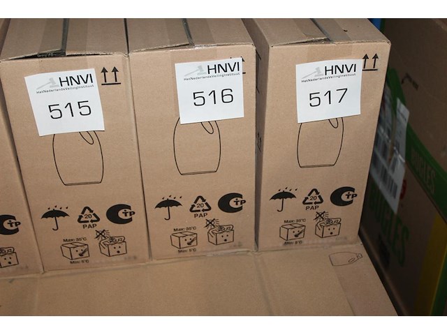 Vier flacons ariel revita black 0,75l. - afbeelding 2 van  2