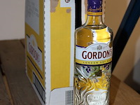 Vier flessen gordon gin. - afbeelding 2 van  2