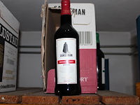 Vier flessen sherry medium dry sandeman. - afbeelding 1 van  2