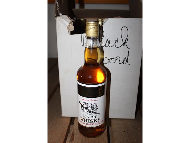 Vier flessen whisky black sword. - afbeelding 2 van  2