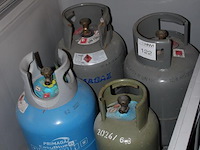 Vier gasflessen prima gas. excl. box. - afbeelding 2 van  2