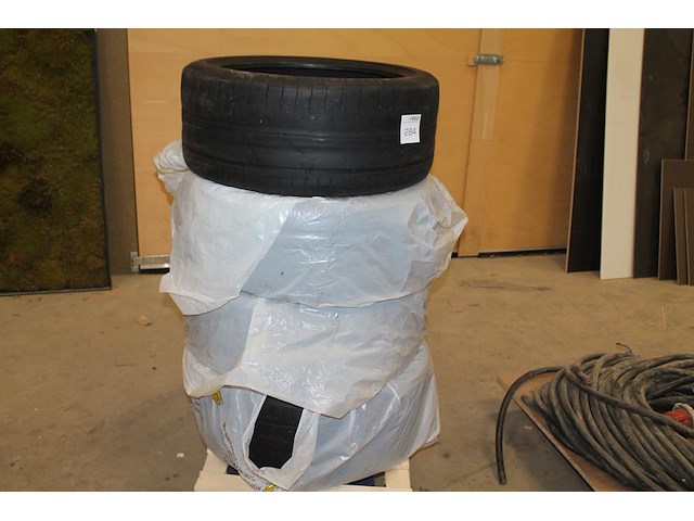 Vier gebruikte autobanden continental sport contact 6 265/40zr21 y xl. - afbeelding 1 van  3