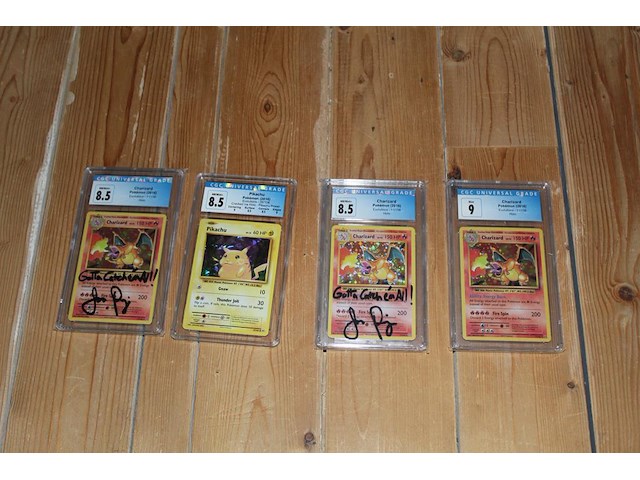 Vier gegrade pokemon kaarten door cgc w.o. twee charizards in 8.5 met handtekening jason paige (geen certif... onderdeel van combinatiekavel kavels p001 t/m p051 combinatiekavel - afbeelding 1 van  5