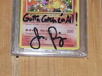 Vier gegrade pokemon kaarten door cgc w.o. twee charizards in 8.5 met handtekening jason paige (geen certif... onderdeel van combinatiekavel kavels p001 t/m p051 combinatiekavel - afbeelding 2 van  5