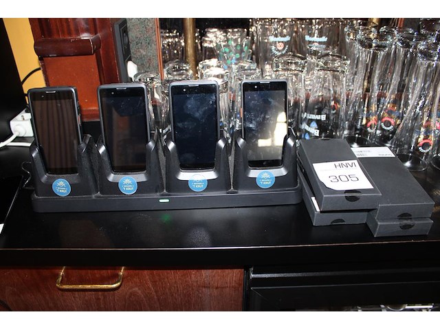 Vier handheld kassasystemen sunmi model p2 lite se t6810 met laadstation. - afbeelding 1 van  3