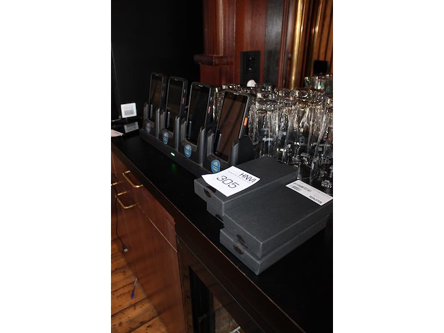 Vier handheld kassasystemen sunmi model p2 lite se t6810 met laadstation. - afbeelding 2 van  3