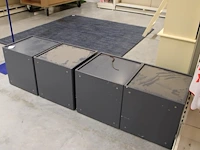 Vier houten showblokken. afmeting 50 x 50 x 51 cm. - afbeelding 2 van  2