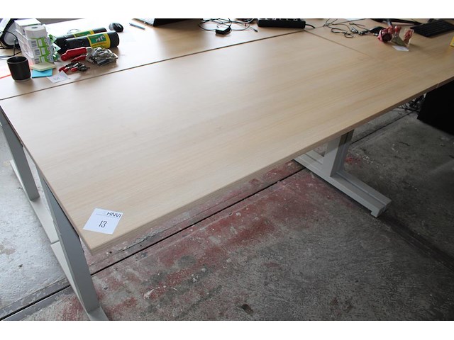Vier in hoogte verstelbare werktafels met bladafmeting 160 x 80 cm. - afbeelding 2 van  3