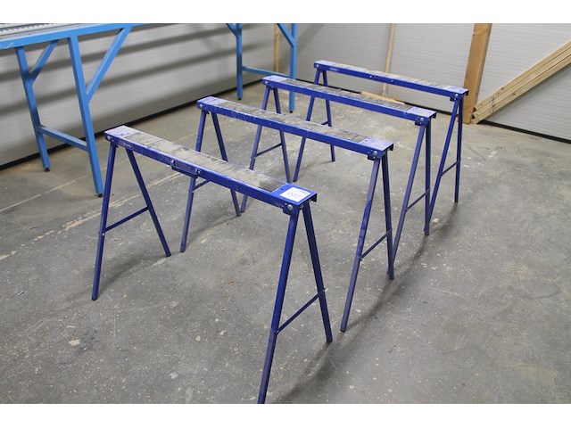 Vier inklapbare metalen schragen starx. - afbeelding 1 van  3