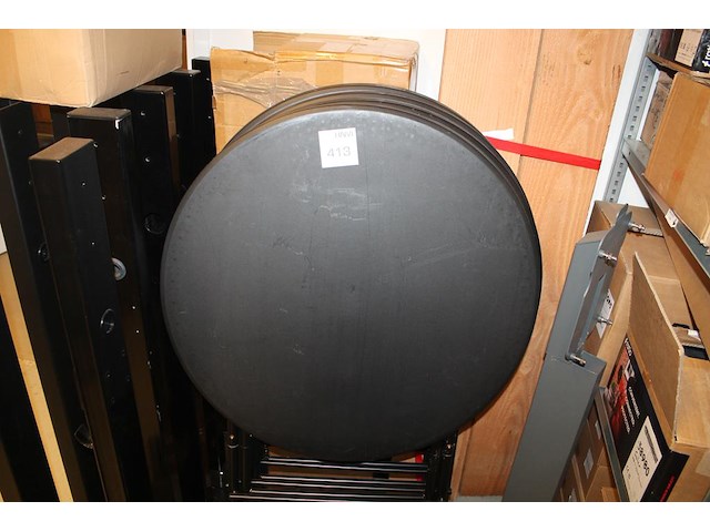 Vier inklapbare statafels. - afbeelding 1 van  2