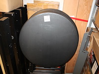 Vier inklapbare statafels. - afbeelding 1 van  2