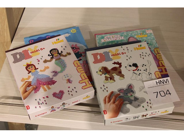 Vier ironing beads in drie uitvoeringen. - afbeelding 1 van  2