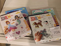 Vier ironing beads in drie uitvoeringen. - afbeelding 1 van  2