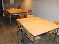 Vier kantinetafels met afmeting 120 x 60 cm met 10 stoelen met houten zitting en leuning. - afbeelding 1 van  3