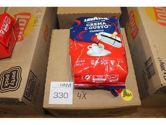 Vier kilopakken koffiebonen lavazza crema e aroma. tht 30-12-2024. - afbeelding 1 van  1