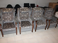 Vier klassieke fauteuils. - afbeelding 1 van  2