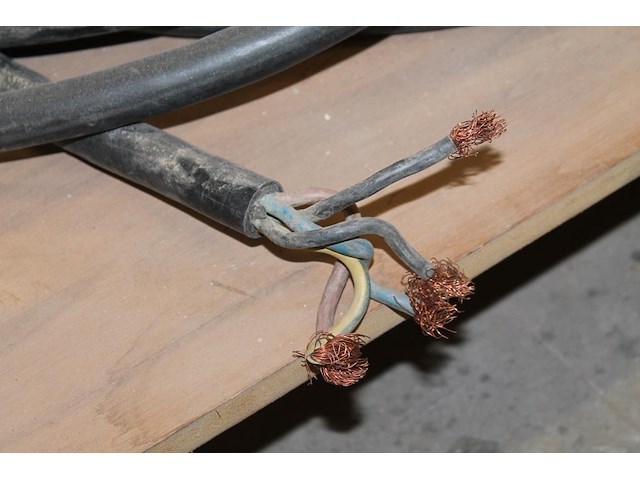 Vier krachtstroomverlengkabels 5 x 10 mm2. - afbeelding 2 van  3