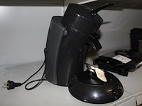 Vier laagwattage camping apparaten w.o. mini frituur tristar, tosti-ijzer tristar, broodrooster tristar en ... - afbeelding 2 van  5