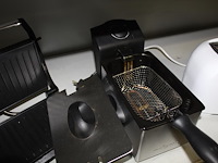 Vier laagwattage camping apparaten w.o. mini frituur tristar, tosti-ijzer tristar, broodrooster tristar en ... - afbeelding 4 van  5