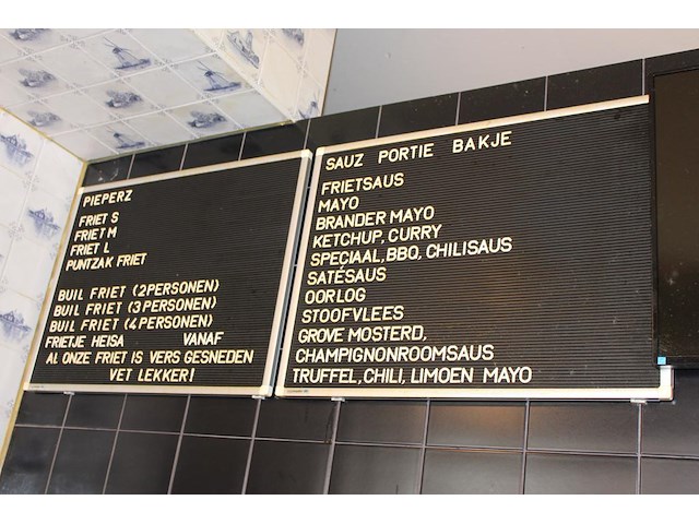 Vier letterborden legamaster met grote hoeveelheid extra letters in vier dozen. afmeting 80 x 60 cm. - afbeelding 2 van  3