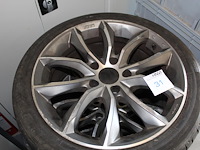 Vier lichtmetalen velgen momo met autobanden met maat 225/45r18 91w. - afbeelding 3 van  5