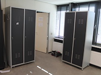 Vier lockerkasten lockerman met postvak en afmeting 97 x 55 xx 208 cm. twee sleutels ontbreken. - afbeelding 1 van  4