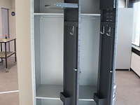 Vier lockerkasten lockerman met postvak en afmeting 97 x 55 xx 208 cm. twee sleutels ontbreken. - afbeelding 3 van  4