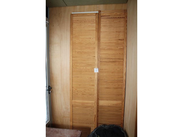 Vier louvredeuren. afmeting 50 x 2 x 243 cm. - afbeelding 2 van  2