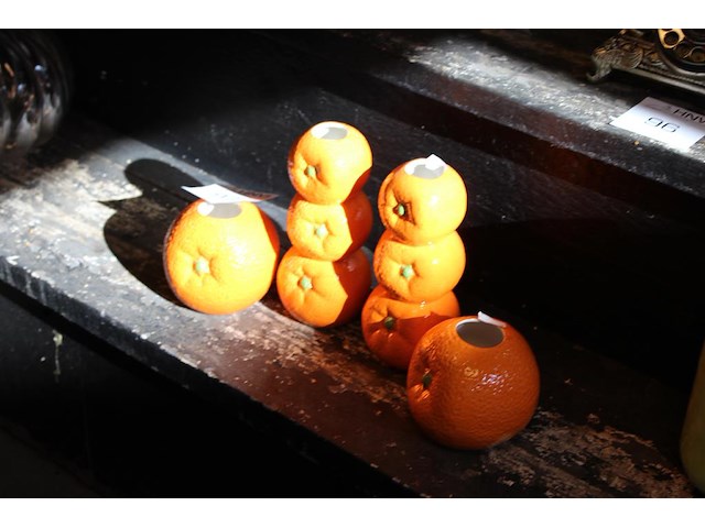 Vier mandarijn potten in twee uitvoeringen. - afbeelding 1 van  2