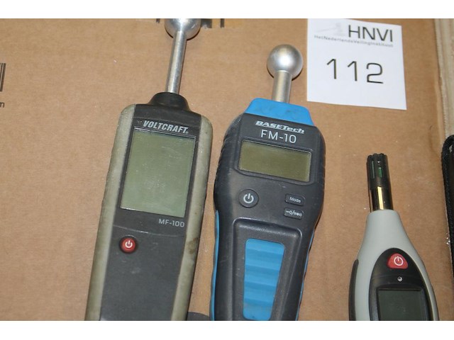 Vier meetinstrumenten waaronder voltcraft mf-100, basetech fm-10, voltcraft bl-20trh en tds-meter. - afbeelding 3 van  4
